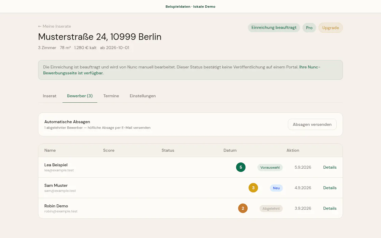 Nunc-Bewerbertabelle mit drei erfundenen Personen, Beispiel-Scores 5, 3 und 2 sowie den Status Vorauswahl, Neu und Abgelehnt.